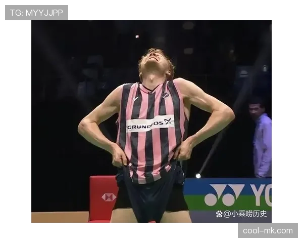 安赛龙今天鞋带居然松了？这谁顶得住啊，平时都是完美主义者吧！